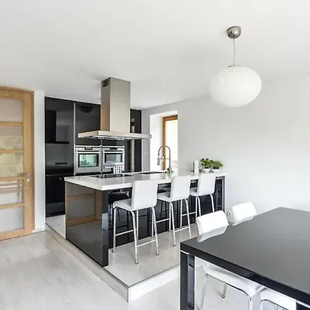 Kwatera prywatna #4 With Double Bed In A With Nice Pool *
